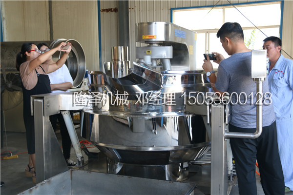 欢迎邯郸客户来厂考察大型多爪电磁炒药机